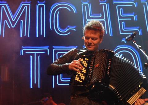  Michel Teló faz show de lançamento de CD e DVD 